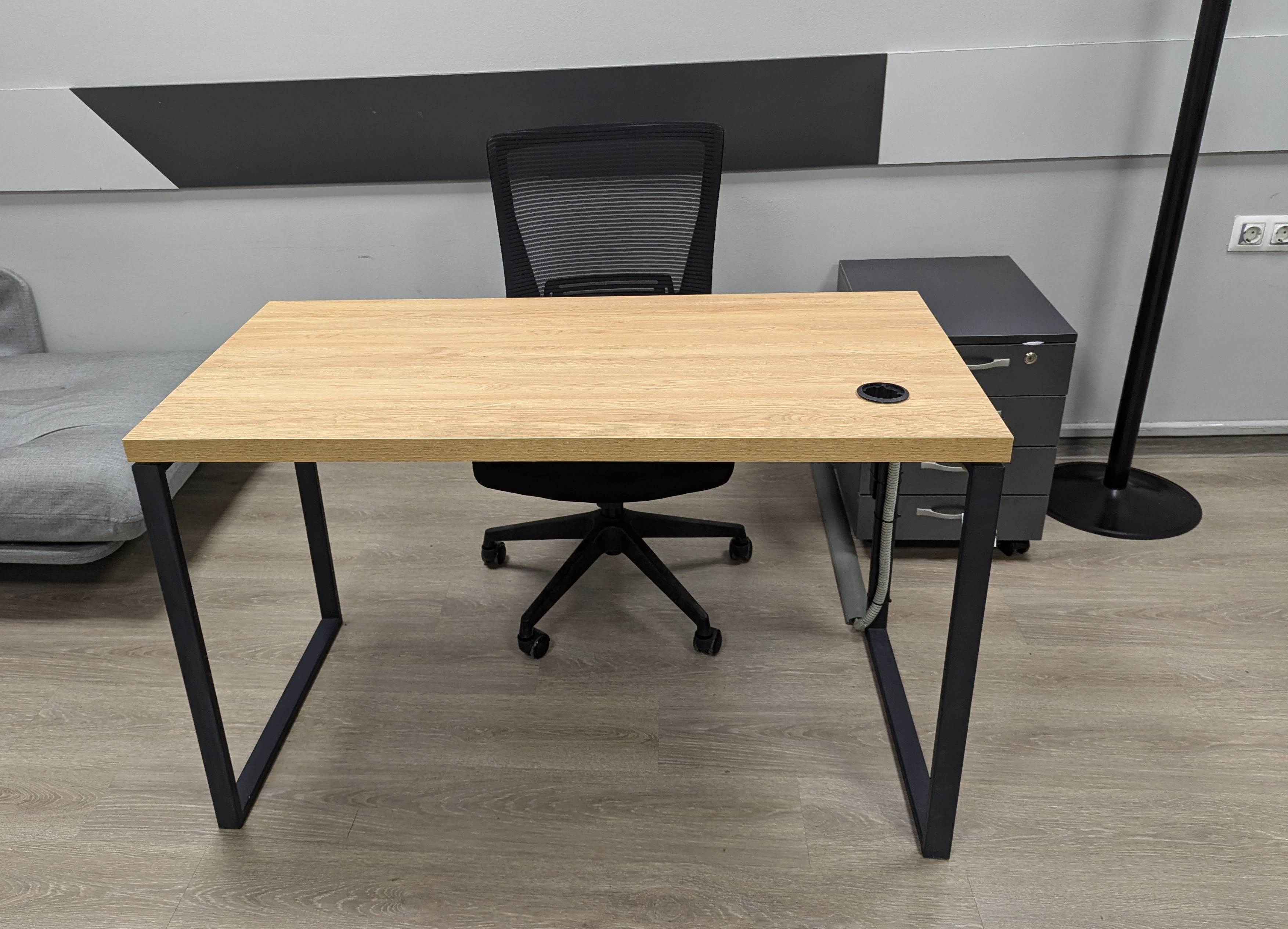 ოფისის  სამუშაო მაგიდა